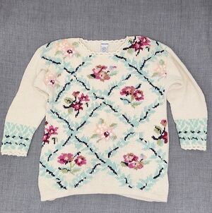 Vintage Honors Cream Chunky Knit Floral Design Sweater. Large